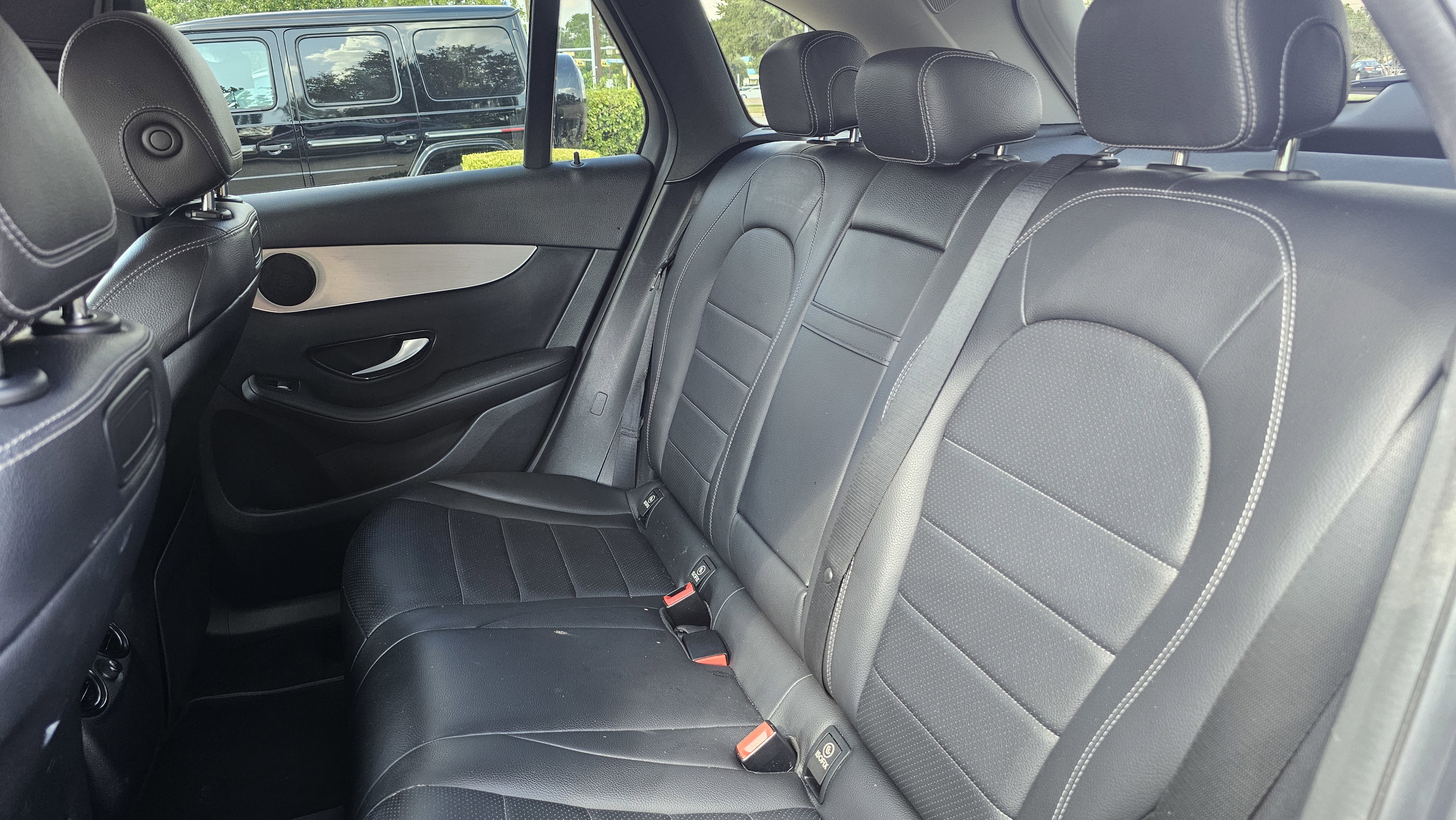Used 2019 Mercedes-Benz GLC 300 w/ Premium Package image 21