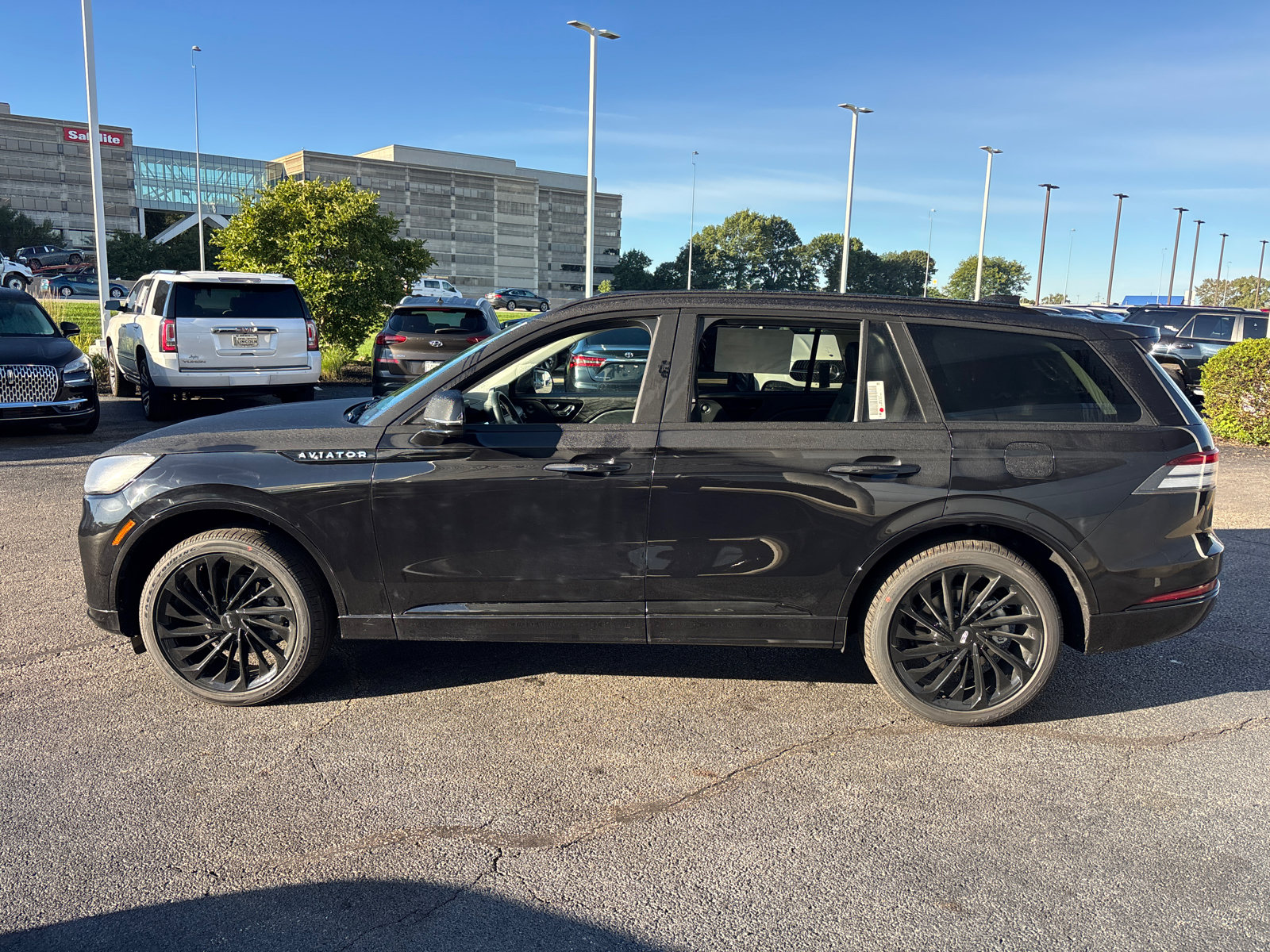 New 2027 Lincoln Aviator Reserve w/ Jet Appearance Package AWD/4WD image 4