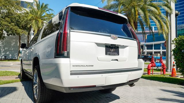 Used 2019 Cadillac Escalade ESV Premium Luxury RWD image 38