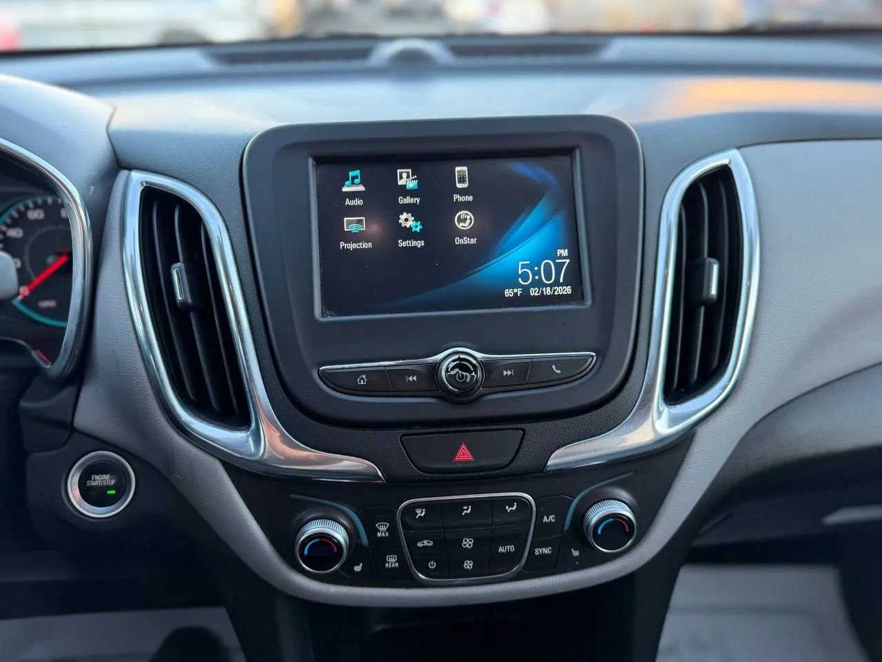 Used 2018 Chevrolet Equinox LT image 36