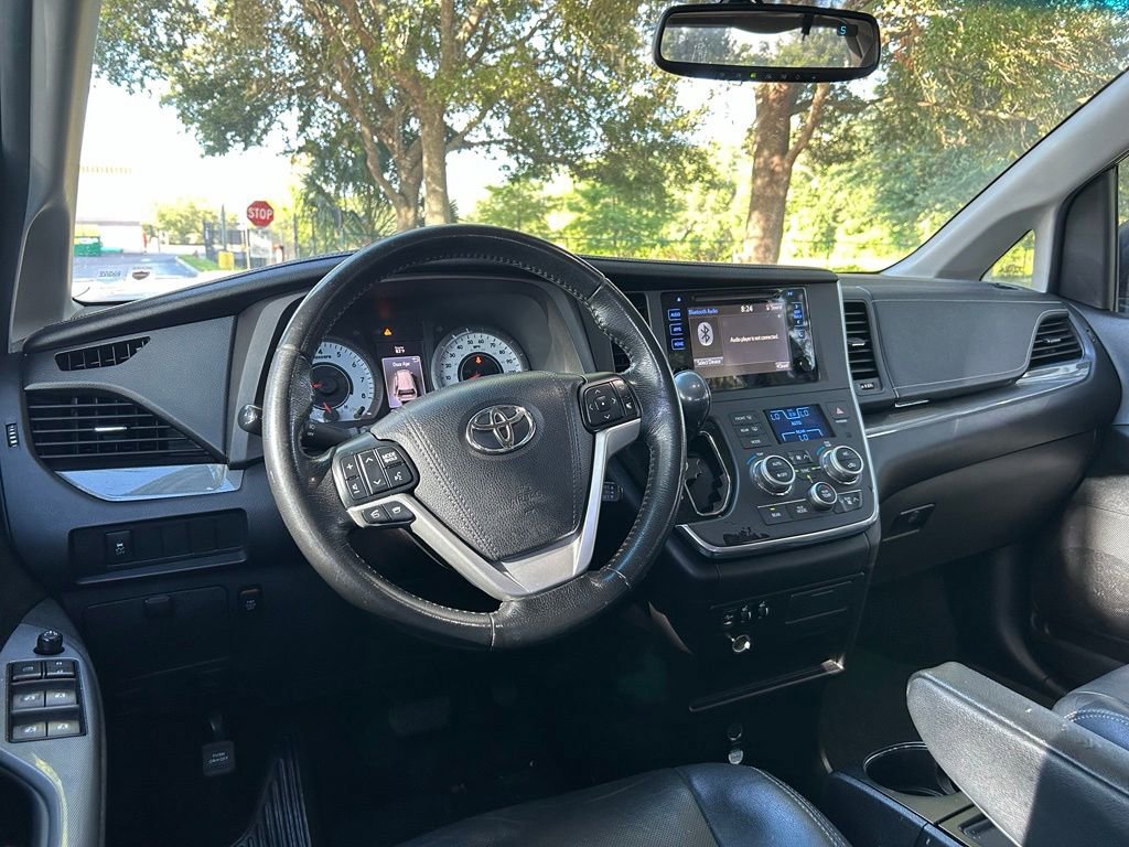 Used 2016 Toyota Sienna SE FWD image 13