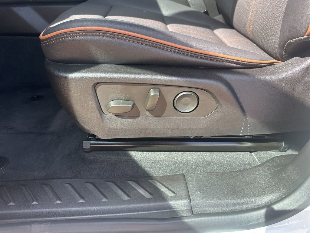 Used 2023 GMC Canyon AT4 w/ Technology Package image 13