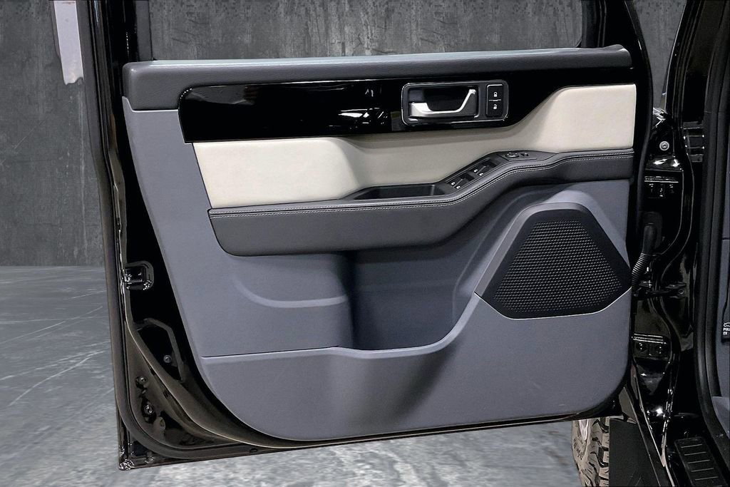 Used 2025 INEOS Grenadier Fieldmaster Edition image 20