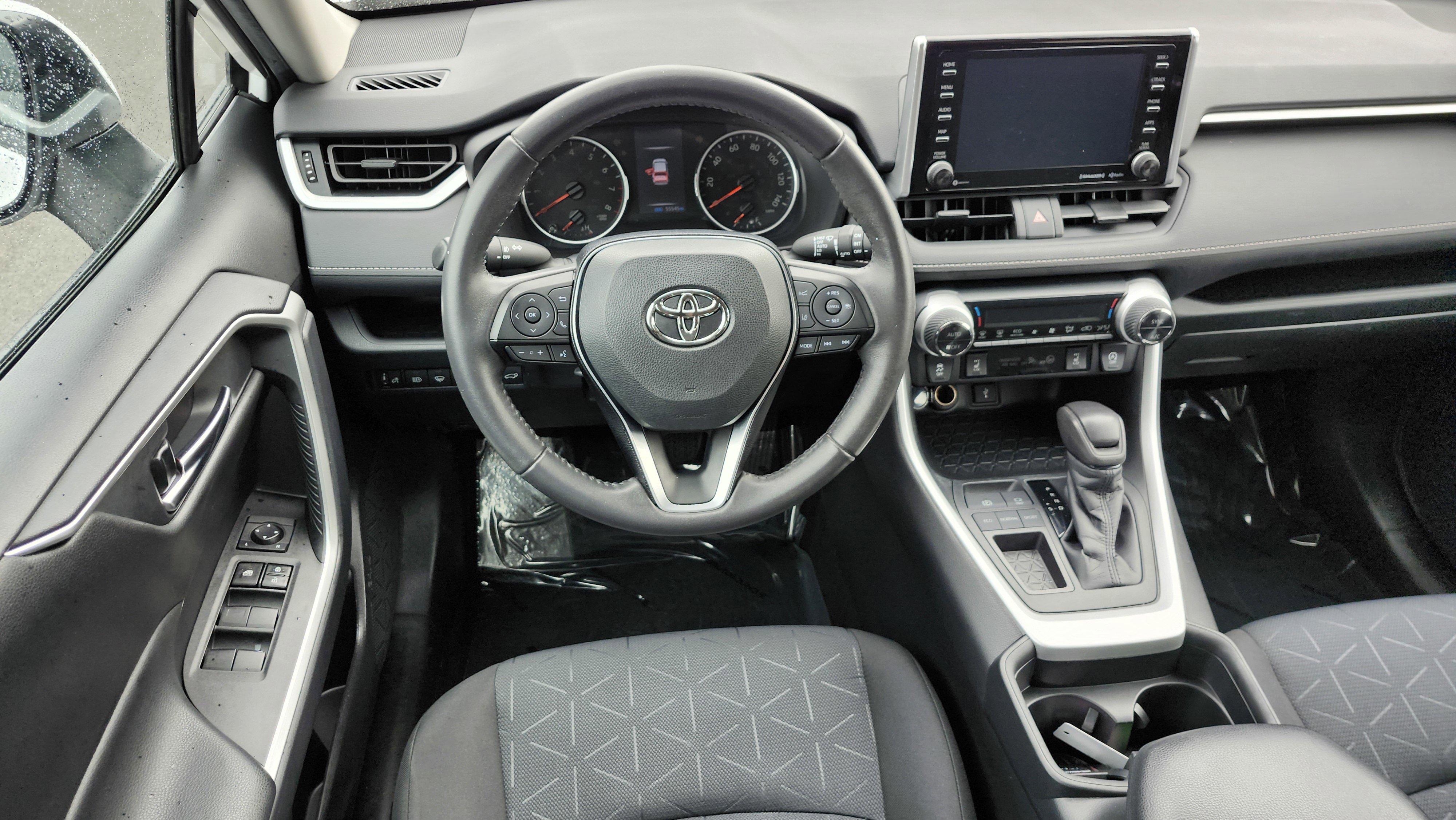 Used 2020 Toyota RAV4 XLE image 19