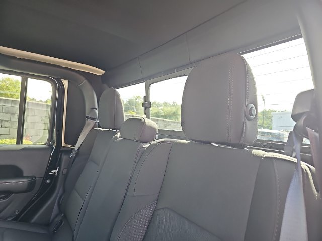 Used 2023 Jeep Gladiator Overland AWD/4WD image 13