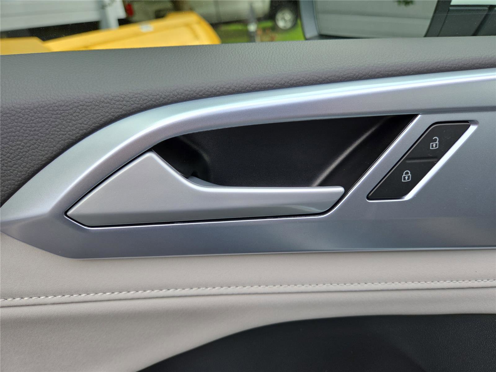 New 2025 Volkswagen Taos SE image 12