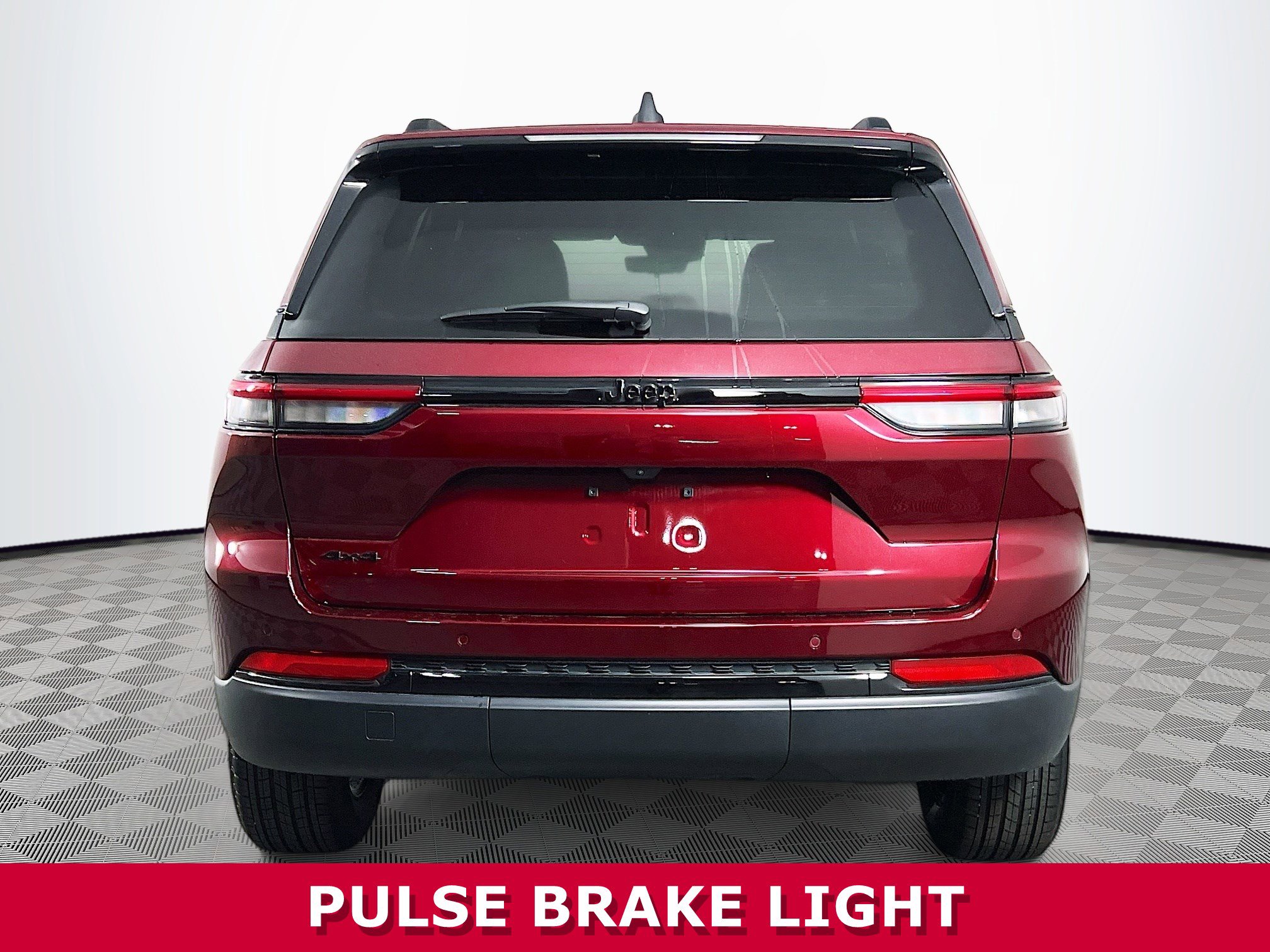 Used 2025 Jeep Grand Cherokee Altitude image 27