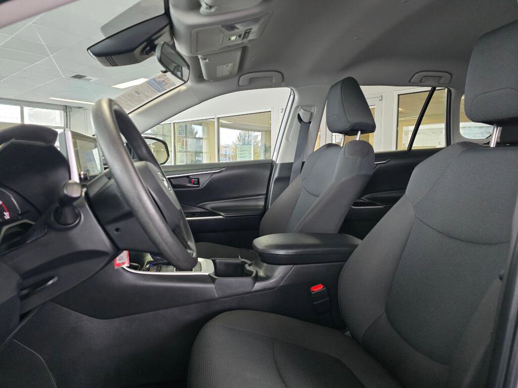 Used 2025 Toyota RAV4 LE image 22