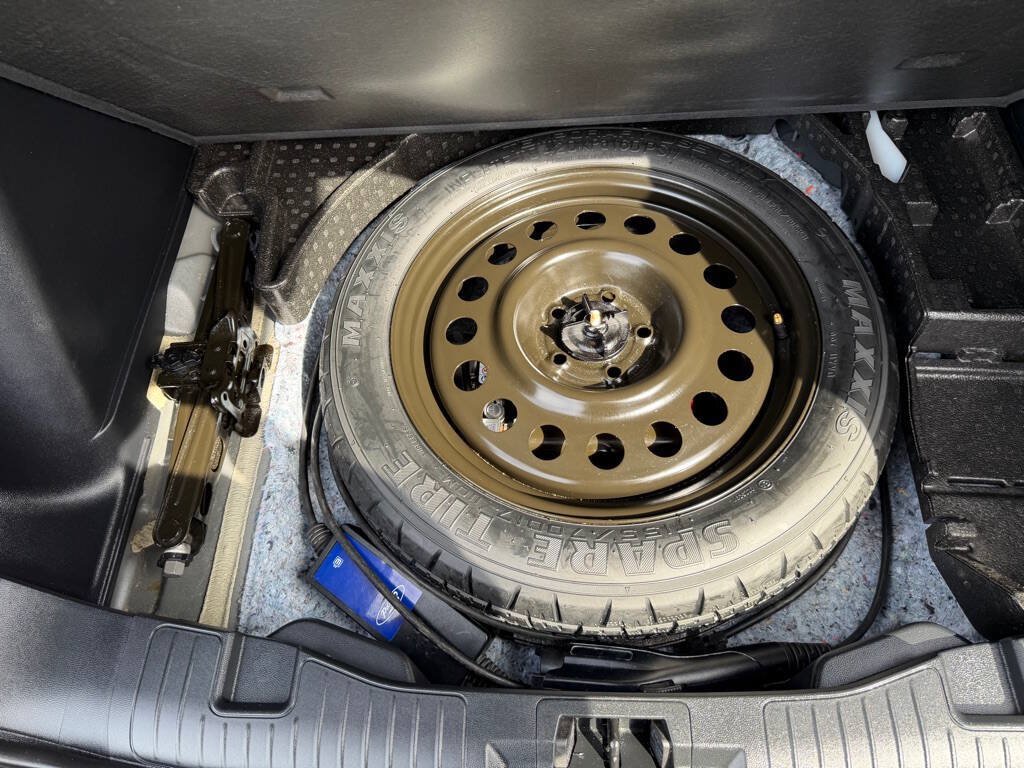 Used 2024 Ford Escape SE w/ Class II Trailer Tow Package FWD image 42