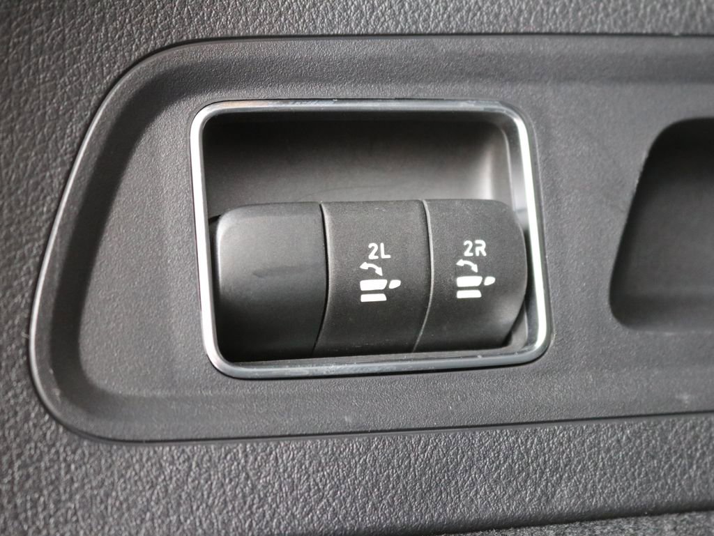 Used 2025 Mercedes-Benz GLS 450 4MATIC image 31