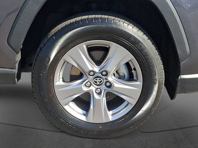Used 2025 Toyota RAV4 XLE AWD/4WD image 10