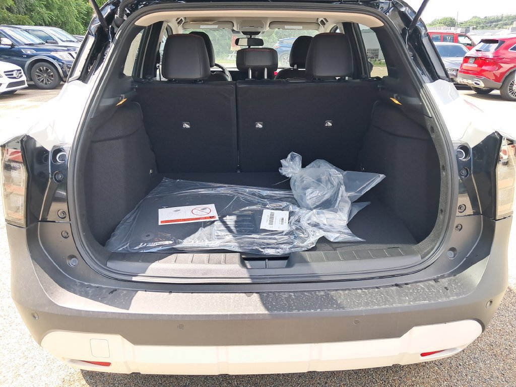 New 2026 Nissan Kicks SR AWD/4WD image 24