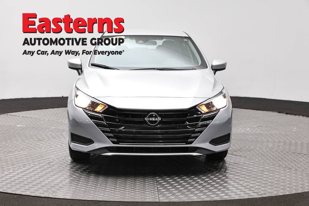 Used 2023 Nissan Versa SV FWD image 2