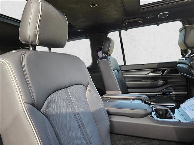 Used 2025 Jeep Grand Wagoneer L Series II Obsidian w/ Quick Order Packagew 28T image 25