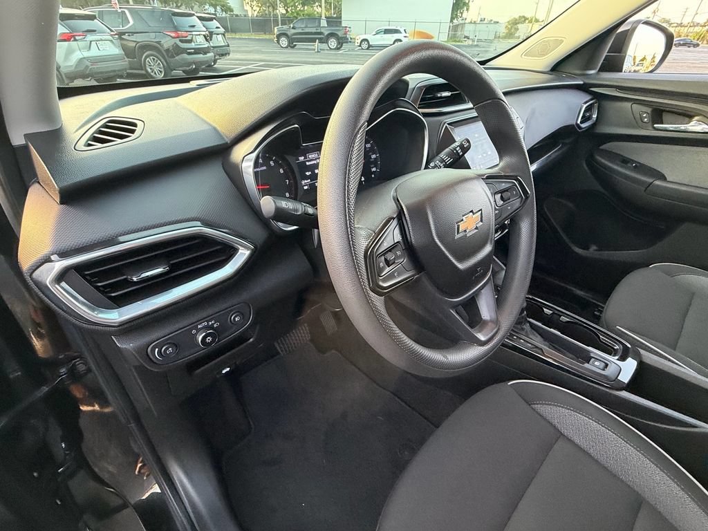 Used 2023 Chevrolet TrailBlazer LT FWD image 10