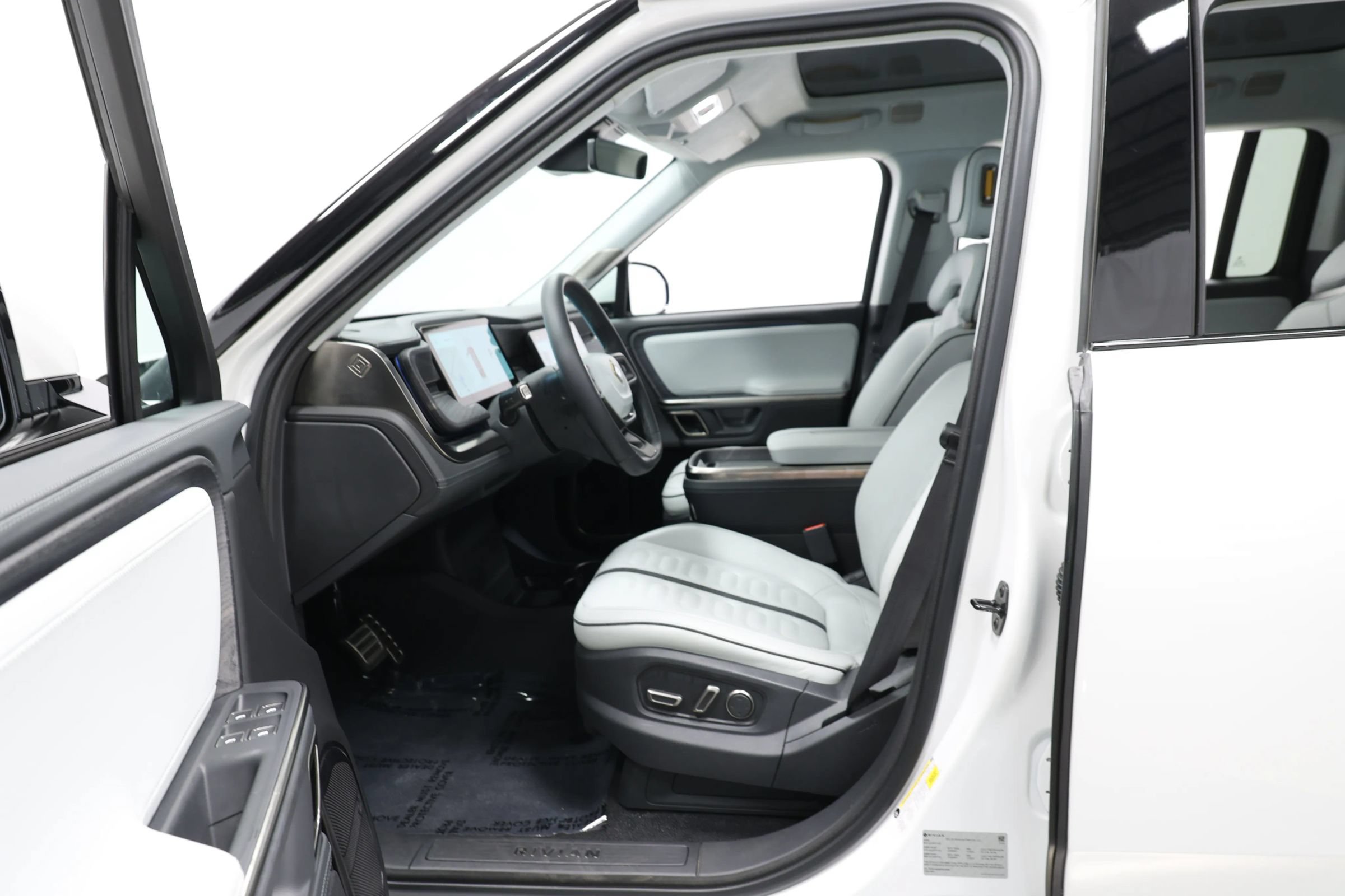 Used 2024 Rivian R1S Adventure Quad AWD/4WD image 15