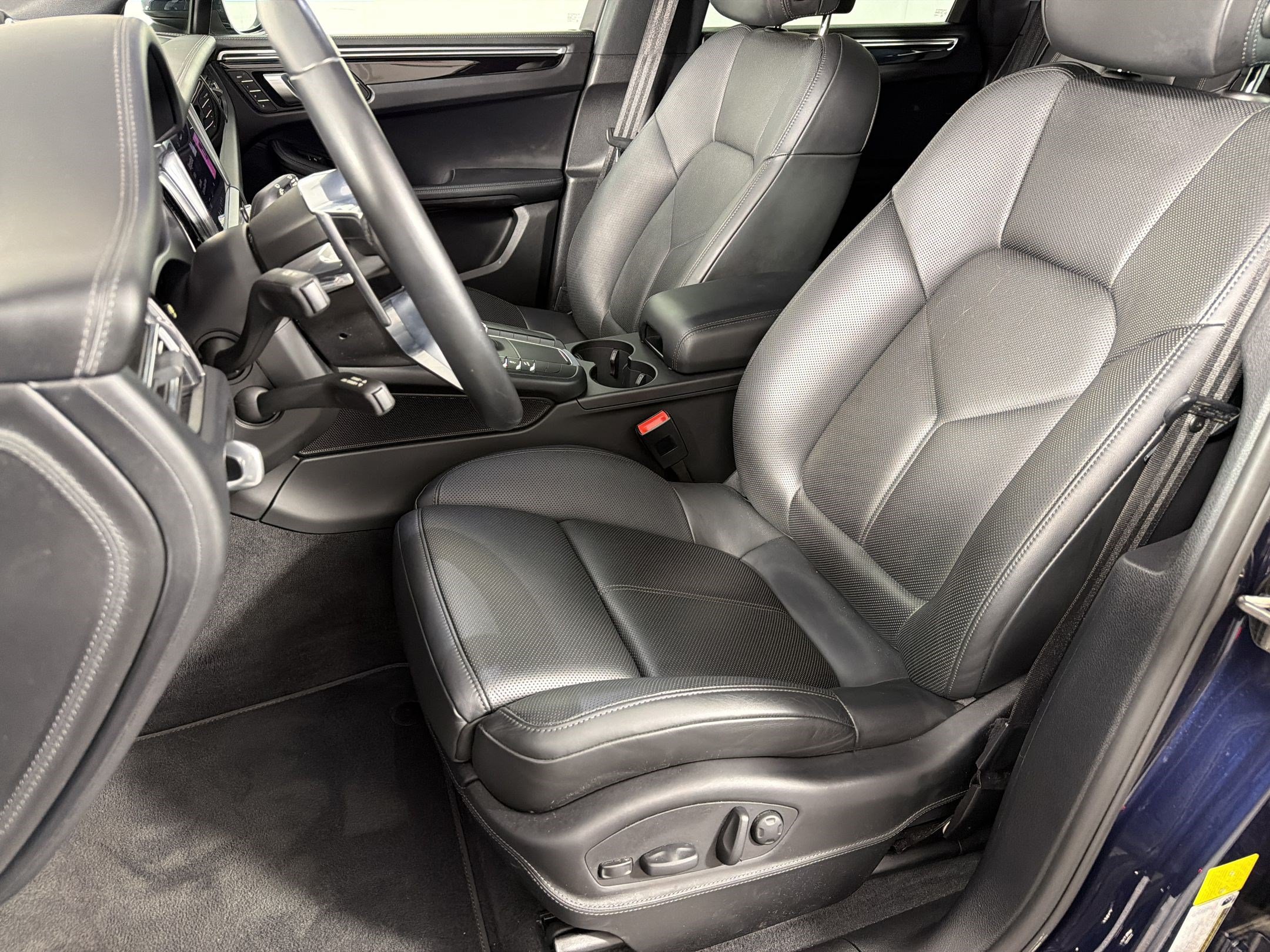 Certified 2019 Porsche Macan S AWD/4WD image 5