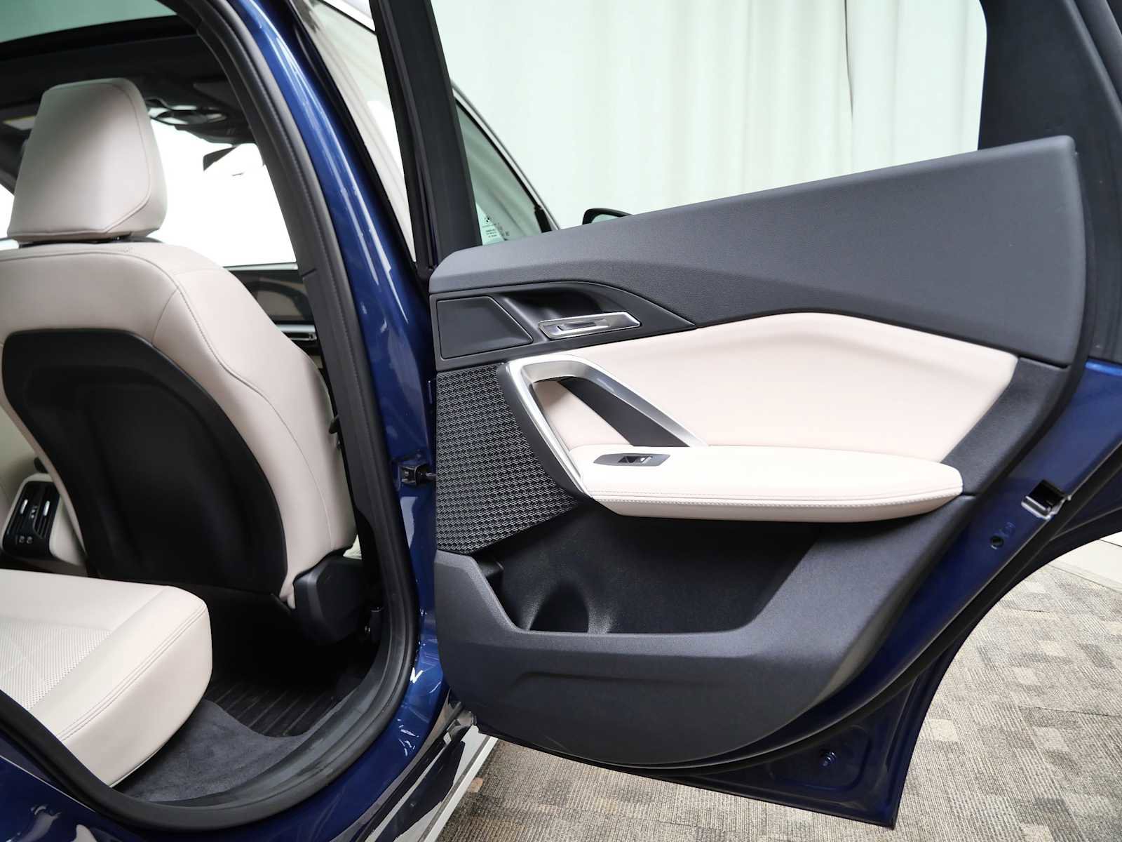 Used 2025 BMW X1 xDrive28i w/ Convenience Package image 14