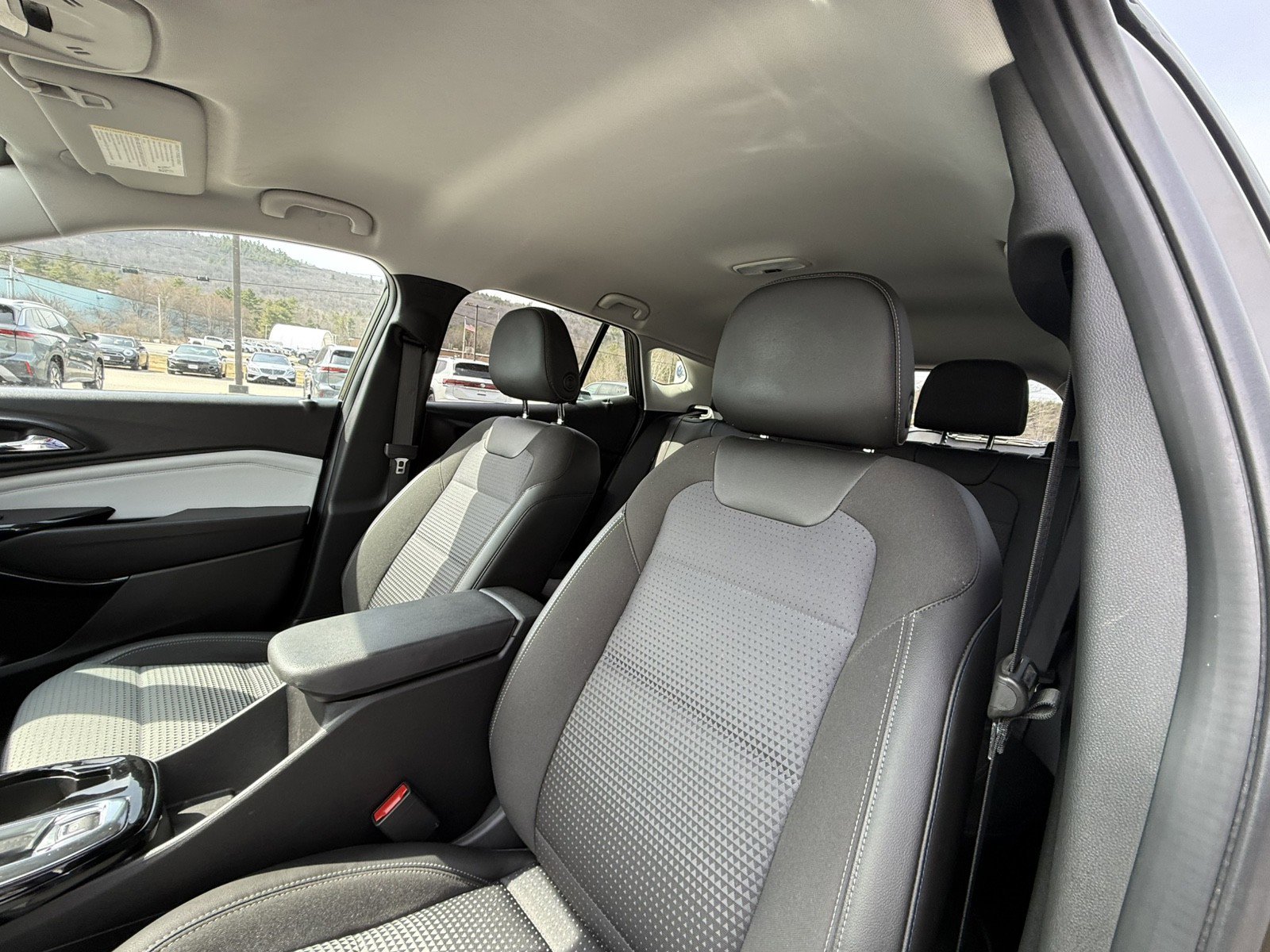 Used 2024 Chevrolet Trax LT w/ LT Convenience Package image 11