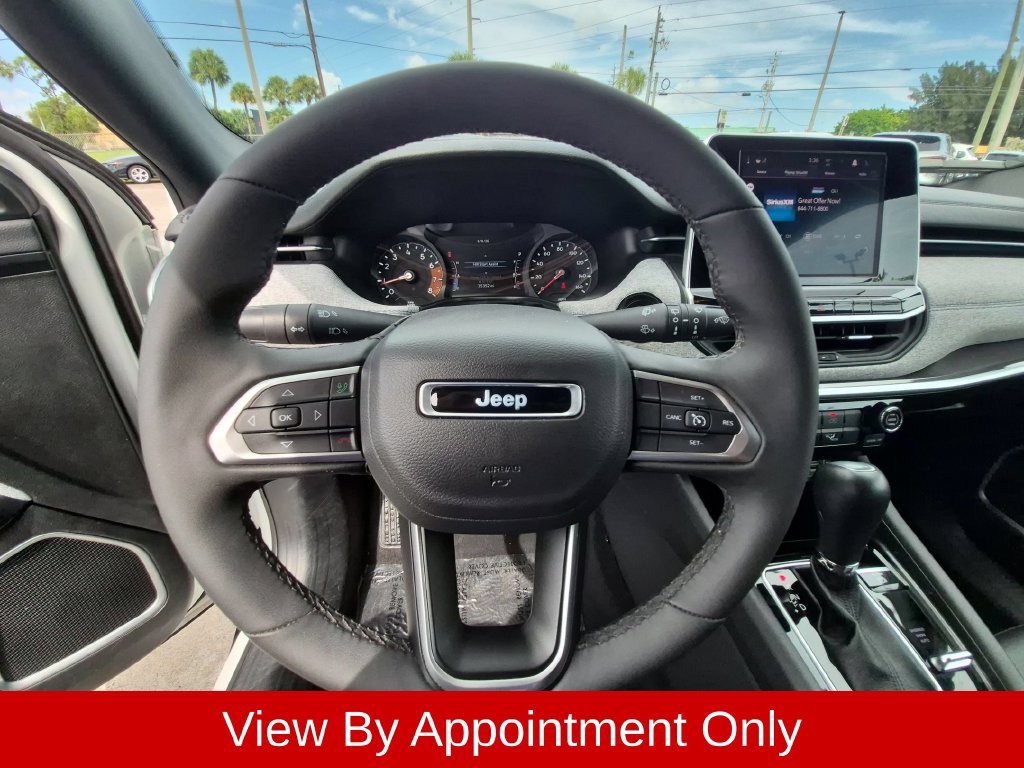 Used 2025 Jeep Compass Latitude AWD/4WD image 22
