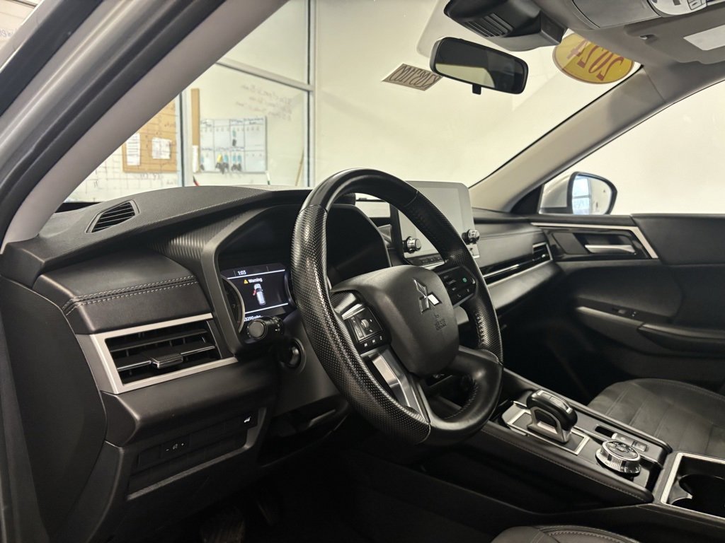 Used 2024 Mitsubishi Outlander SE image 12