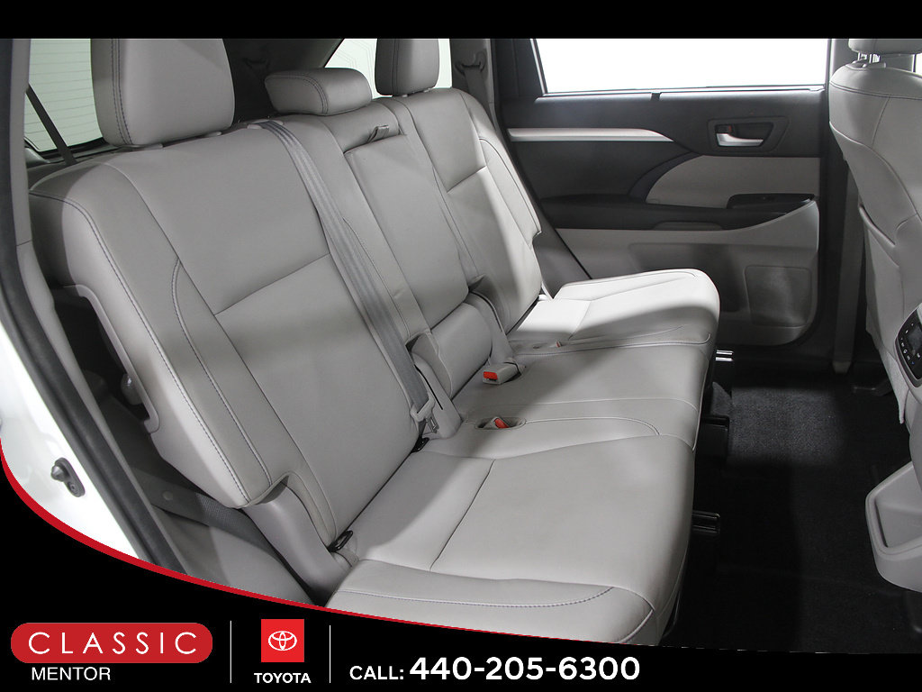 Used 2017 Toyota Highlander XLE AWD/4WD image 19
