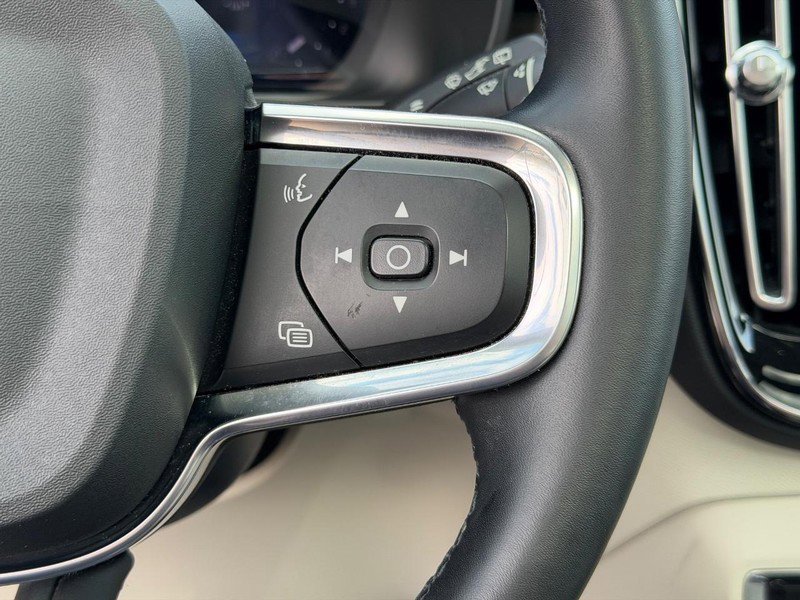 Certified 2023 Volvo XC40 B5 Ultimate w/ Protection Package Premier AWD/4WD image 19