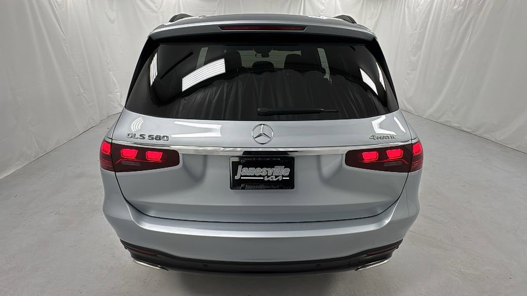 Used 2024 Mercedes-Benz GLS 580 4MATIC image 4