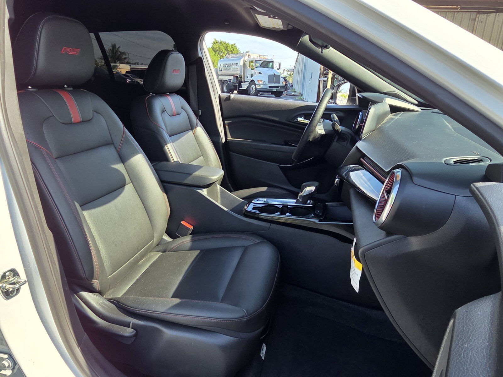 Certified 2026 Chevrolet Trax RS w/ Driver Confidence Package FWD image 18