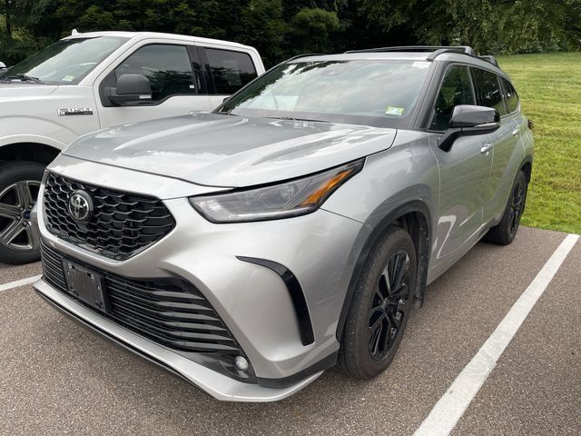 Used 2023 Toyota Highlander XSE AWD/4WD image 2