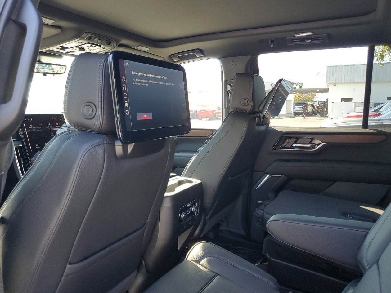 New 2026 GMC Yukon Denali w/ Denali Reserve Package AWD/4WD image 10