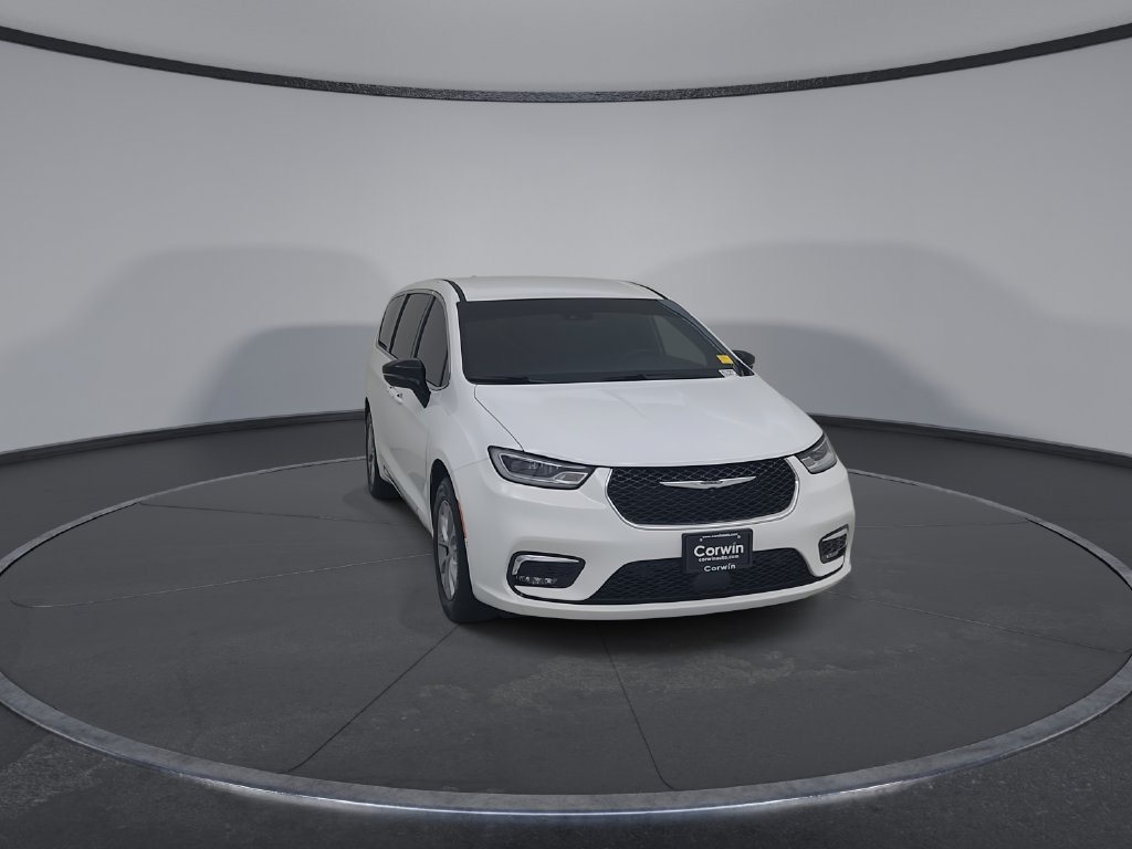 Certified 2025 Chrysler Pacifica Select AWD/4WD image 5