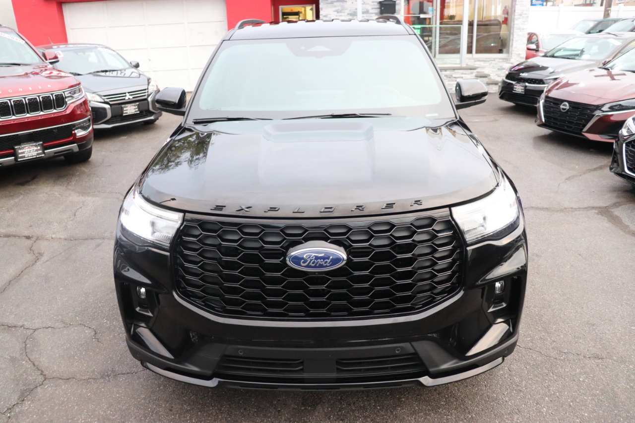 Used 2025 Ford Explorer ST-Line image 9