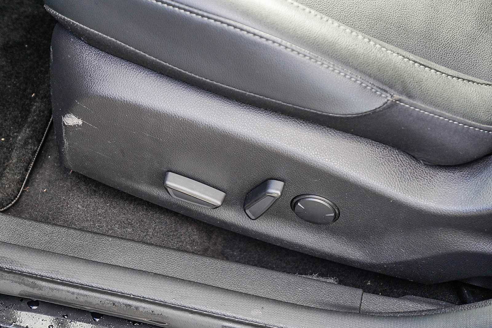 Used 2017 Ford Focus Titanium w/ Titanium Technology Package image 24