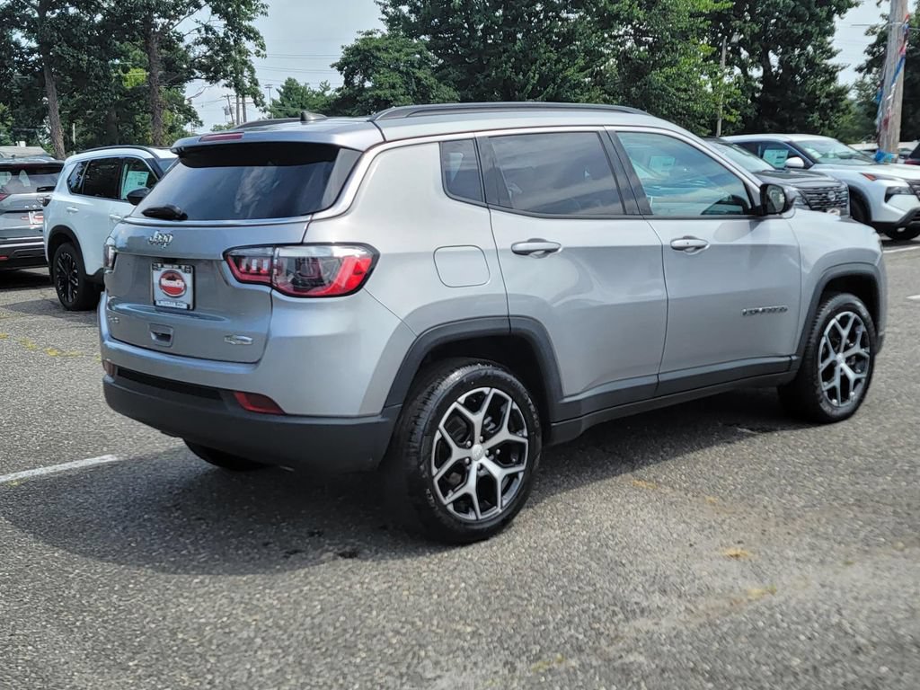 Used 2024 Jeep Compass Latitude AWD/4WD image 10
