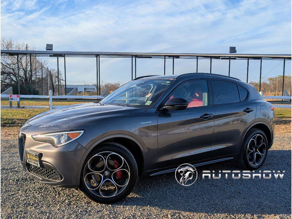 Used 2022 Alfa Romeo Stelvio Veloce image 1