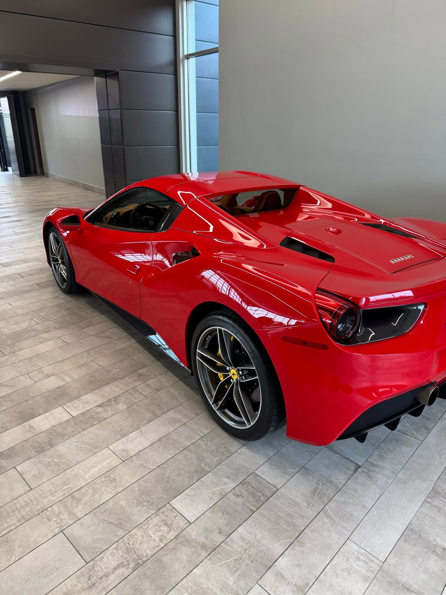 Used 2019 Ferrari 488 Spider image 8