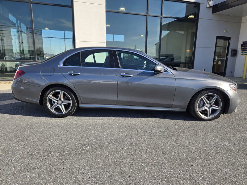 Used 2017 Mercedes-Benz E 300 4MATIC image 2
