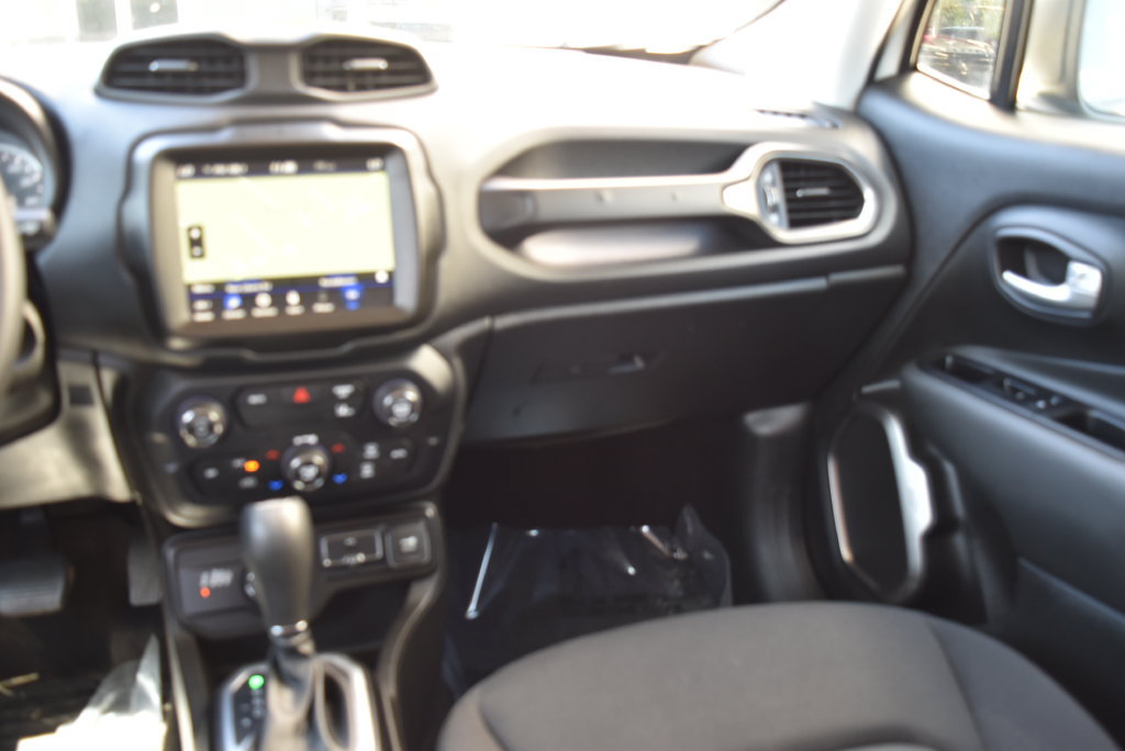 Used 2023 Jeep Renegade Latitude AWD/4WD image 12