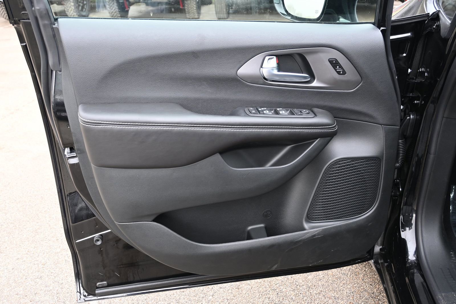 New 2026 Chrysler Pacifica Select image 8