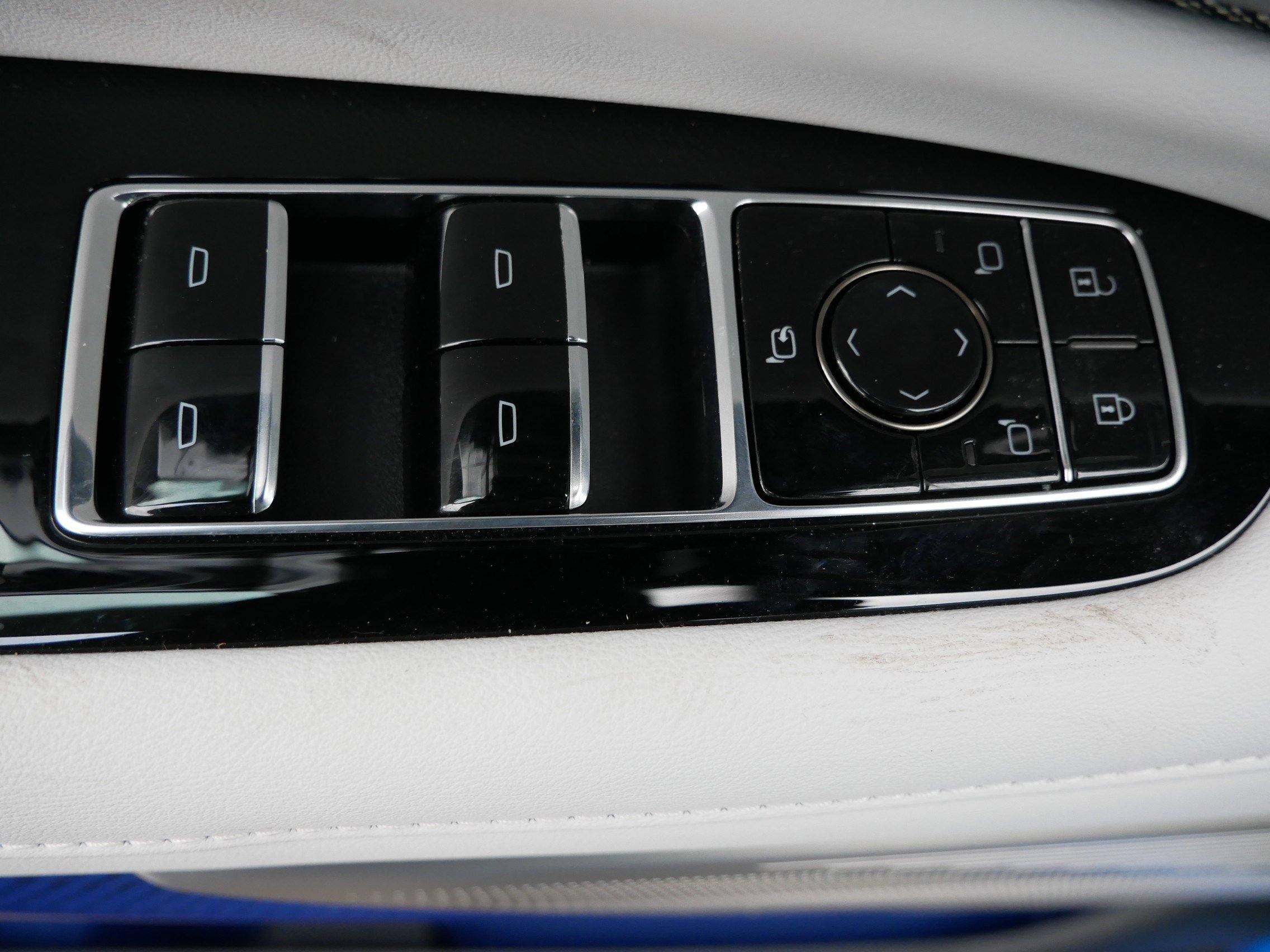 New 2026 Cadillac Optiq Luxury 1 w/ LPO, Floor Liner Package image 17