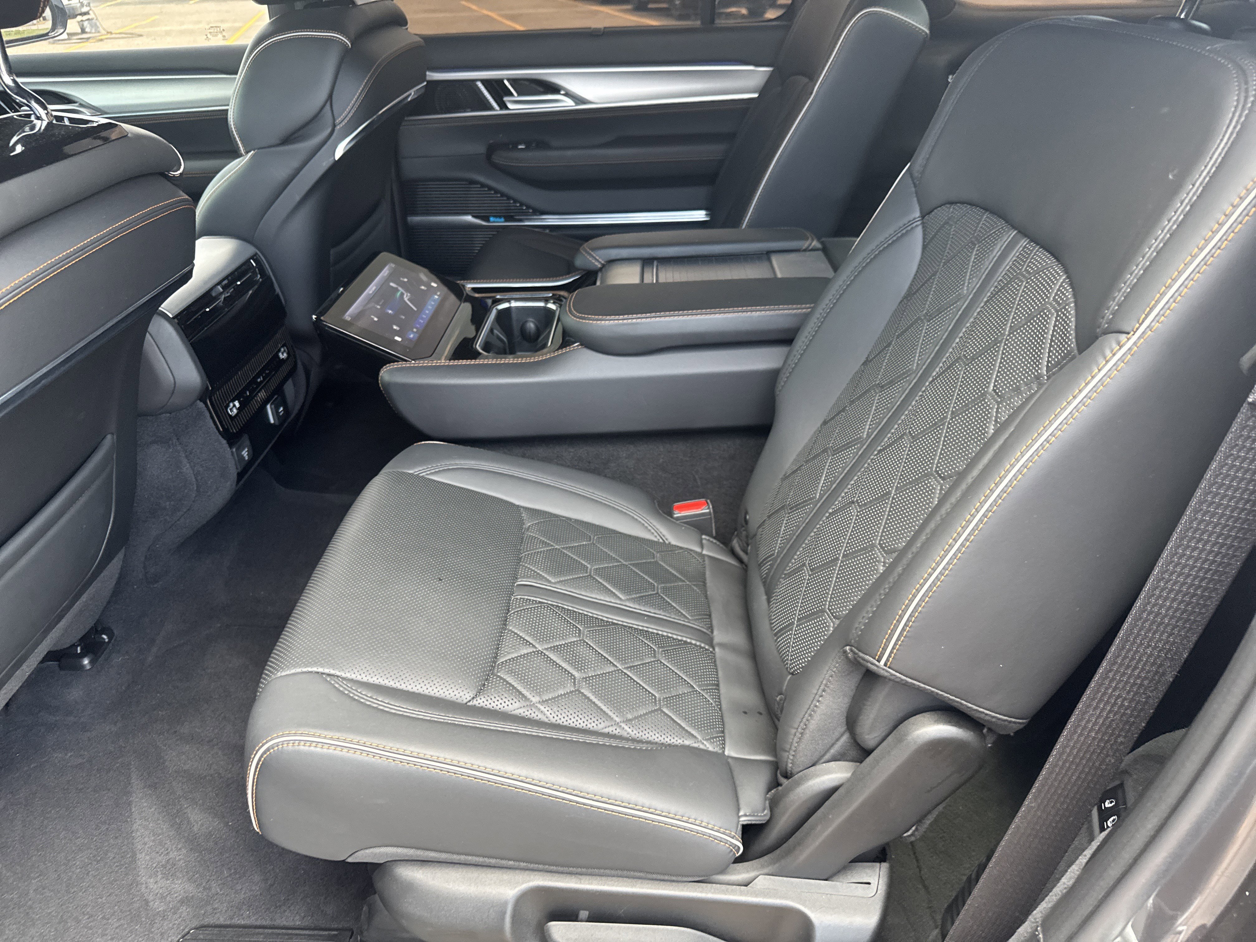 Used 2023 Jeep Grand Wagoneer Series III AWD/4WD image 6