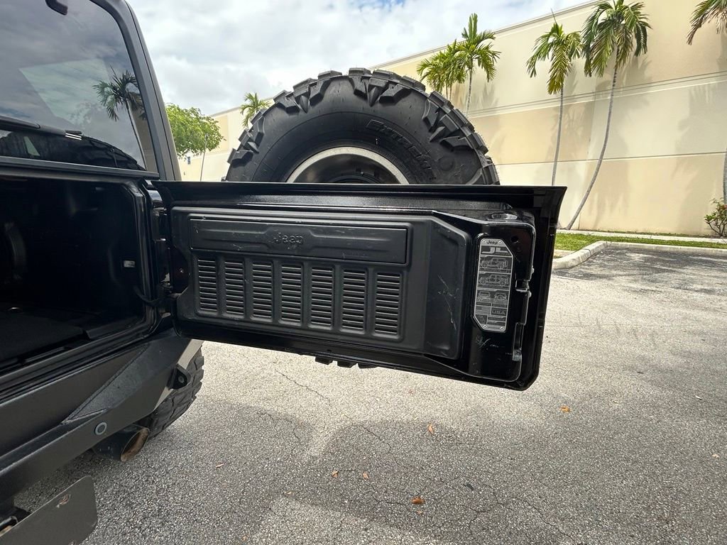 Used 2018 Jeep Wrangler Unlimited Sahara AWD/4WD image 43