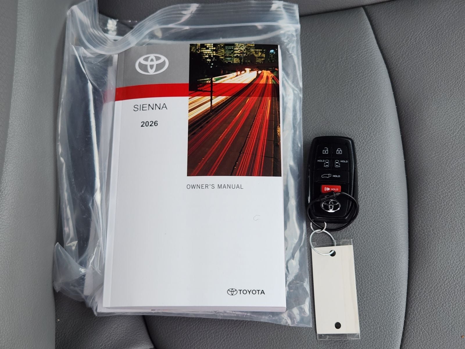 Used 2026 Toyota Sienna XLE FWD image 41