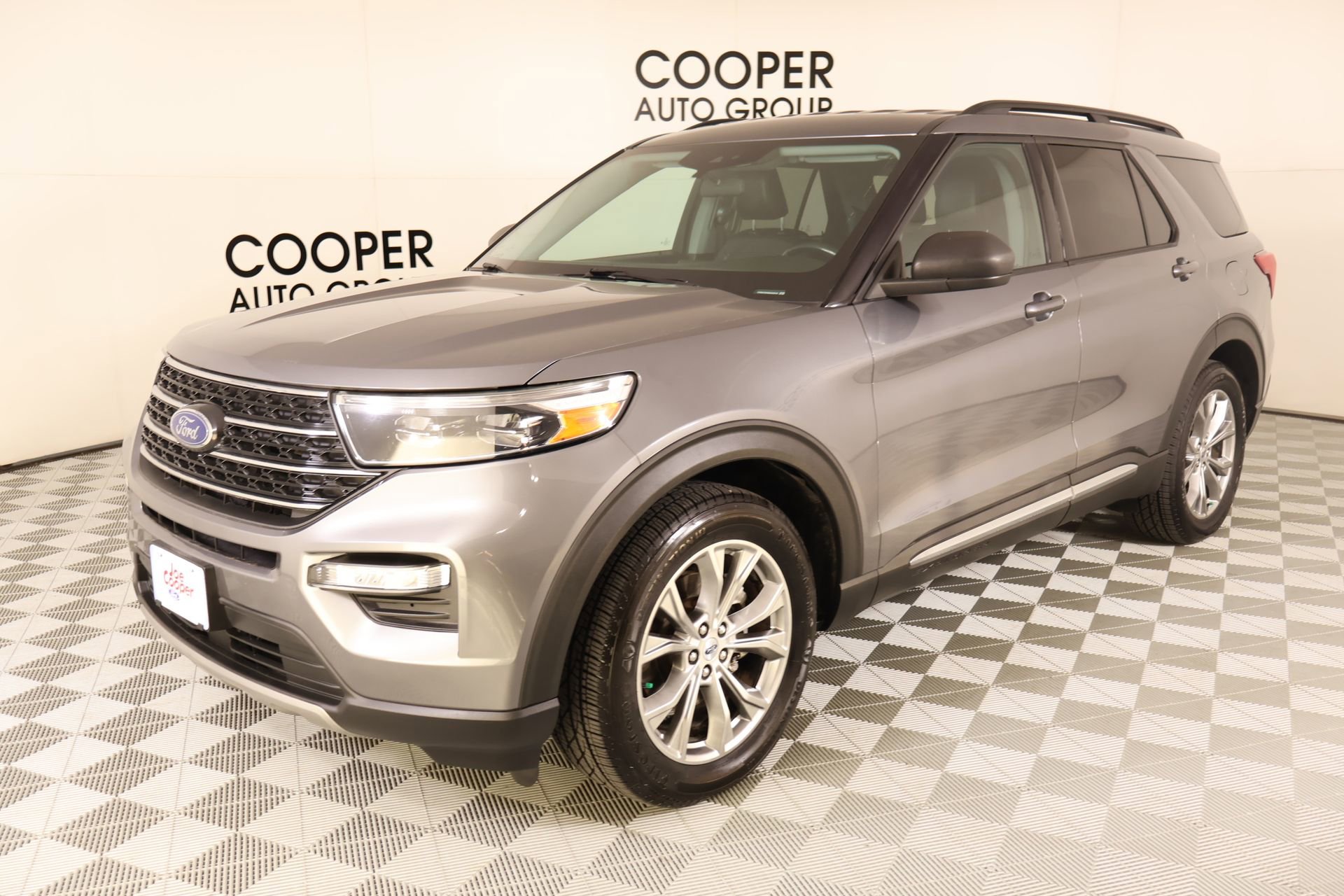 Used 2022 Ford Explorer XLT w/ Equipment Group 202A RWD image 11