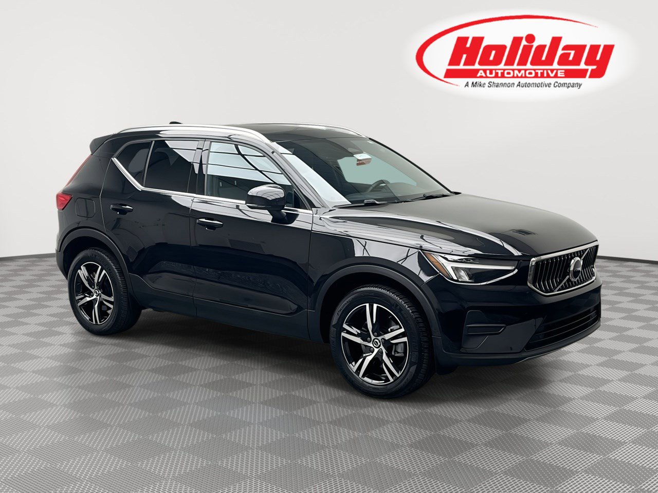 Used 2025 Volvo XC40 B5 Core image 1