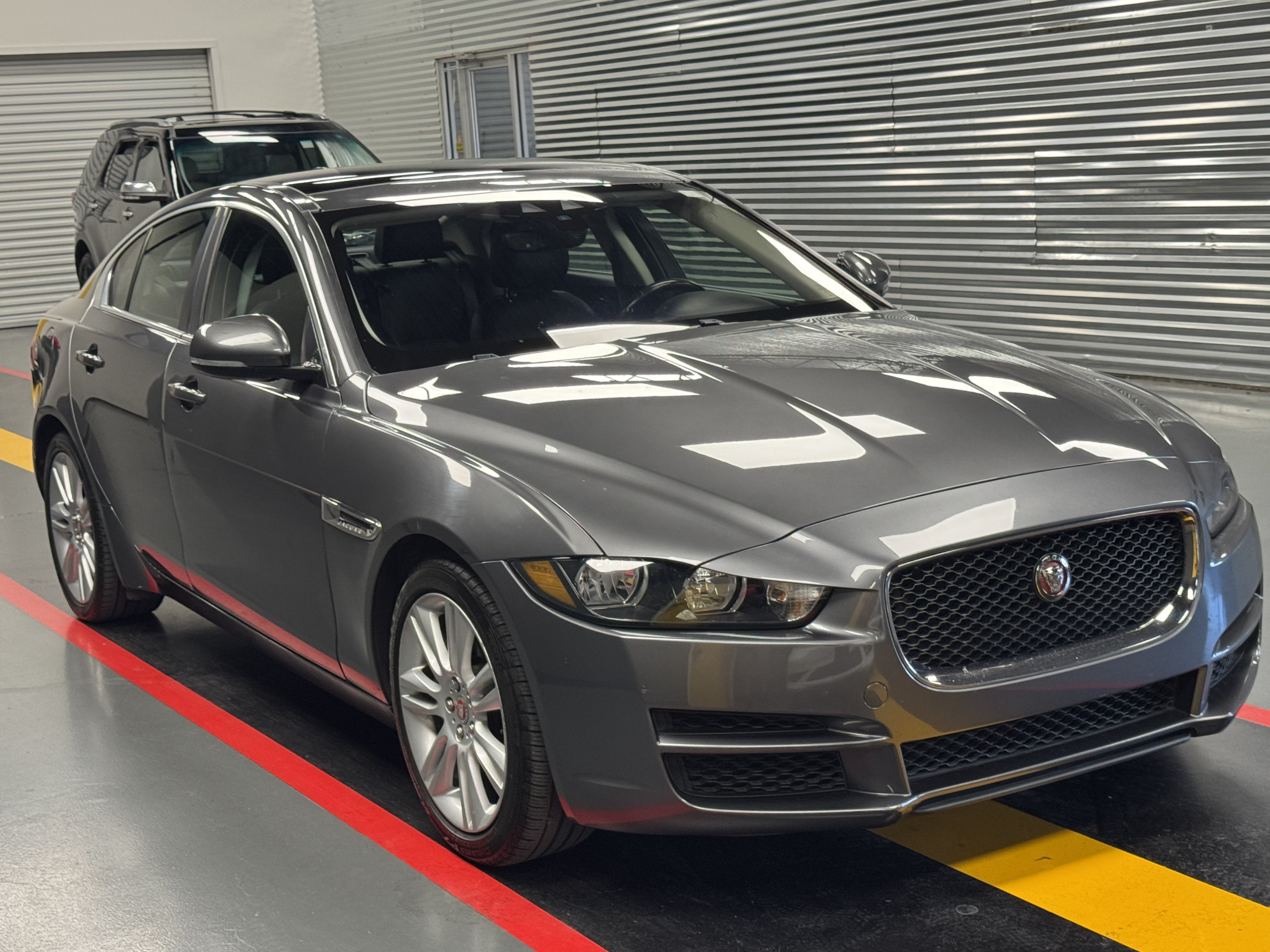 Used 2019 Jaguar XE Premium RWD image 6