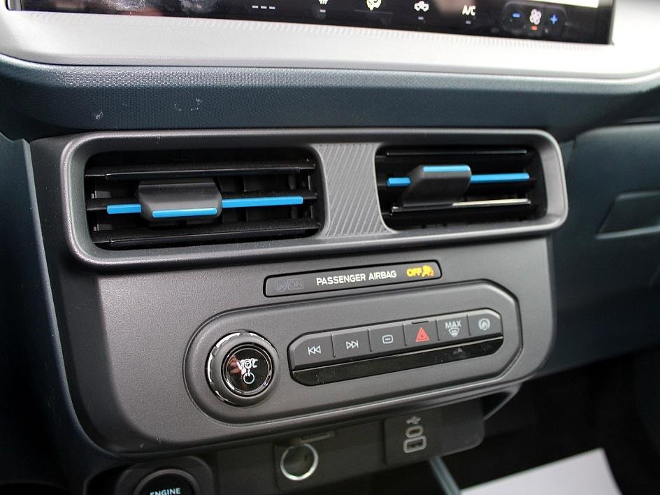 Used 2025 Ford Maverick Lobo image 23