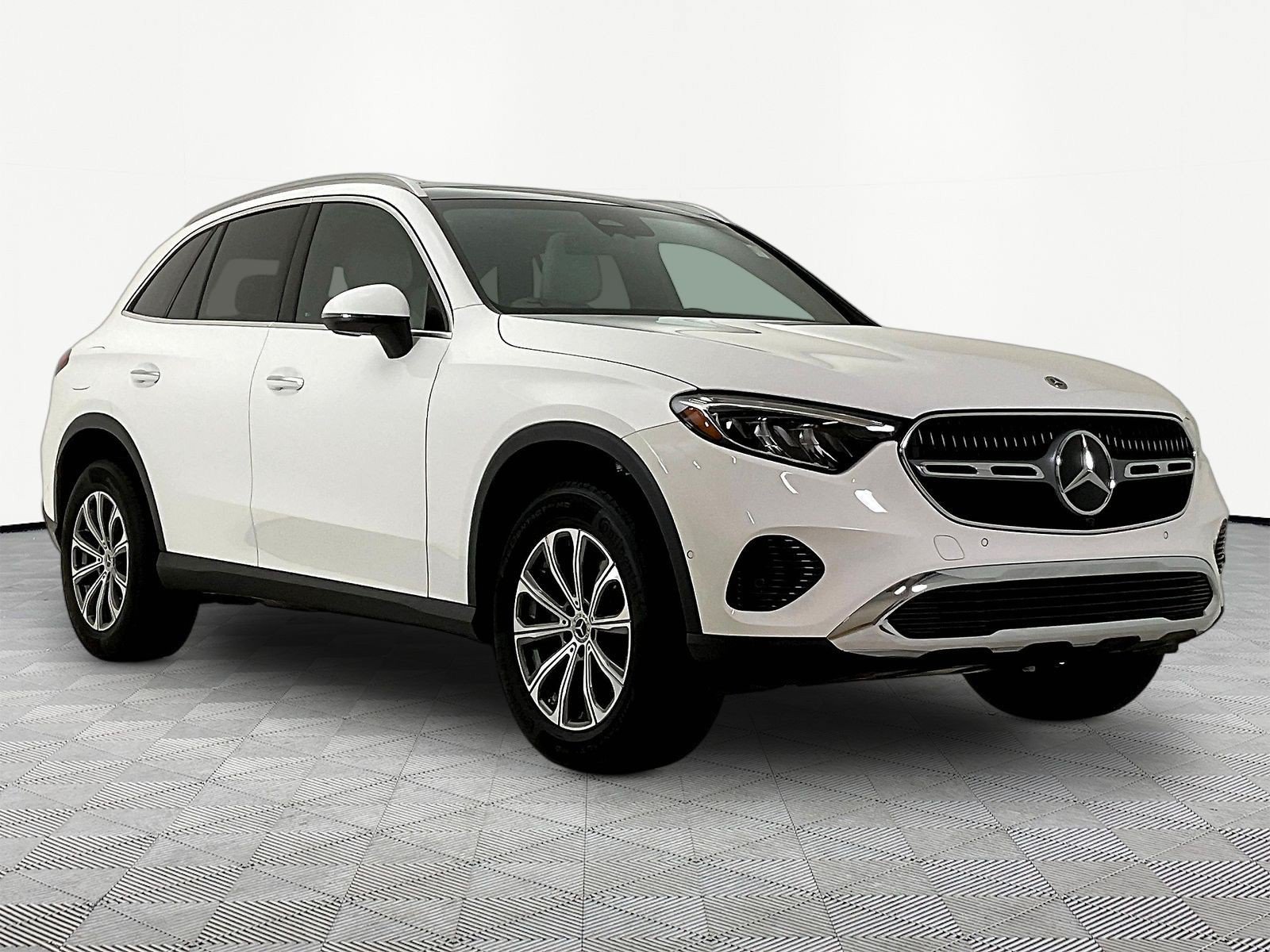 Certified 2023 Mercedes-Benz GLC 300 4MATIC image 3