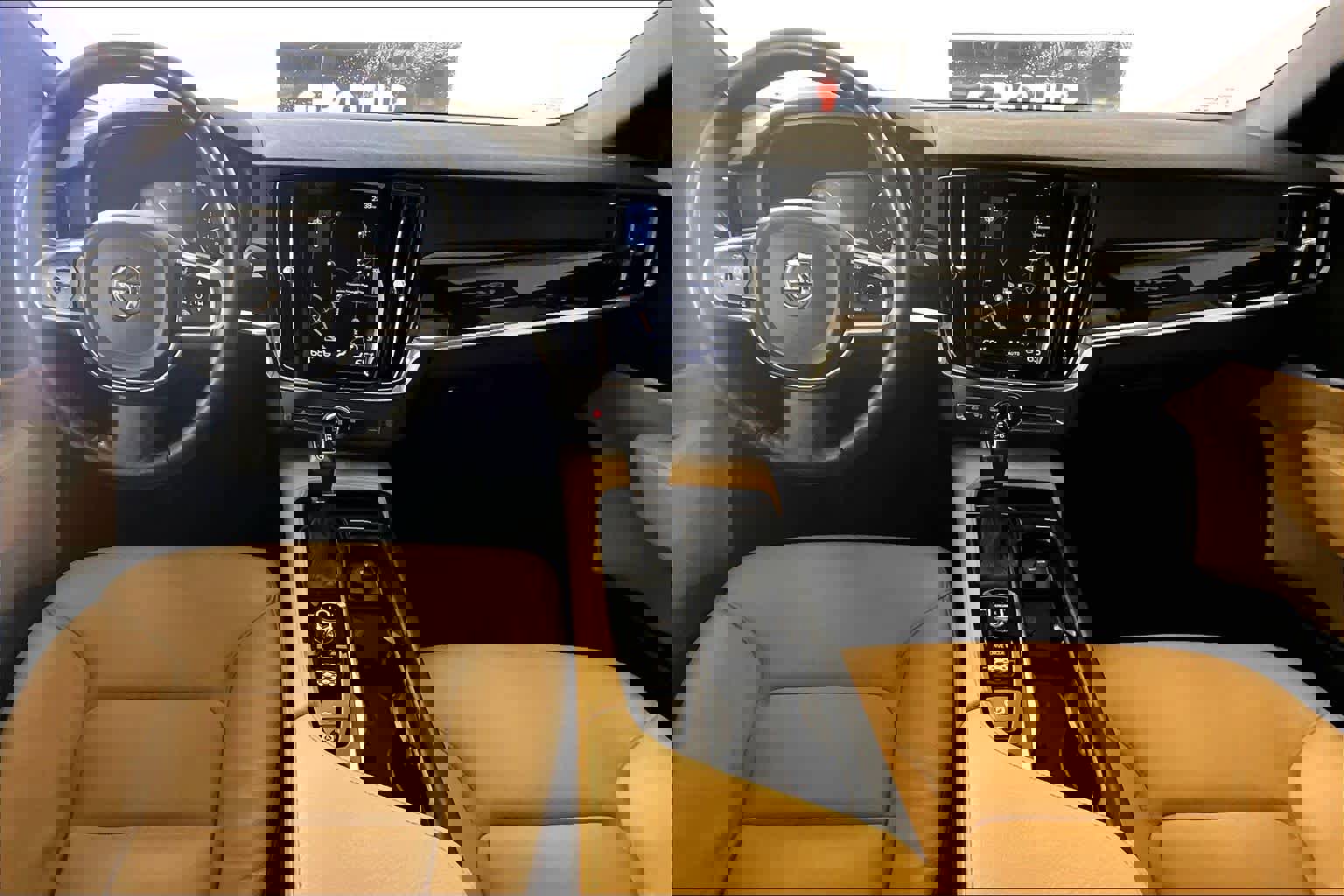 Used 2018 Volvo S90 T6 Momentum image 15